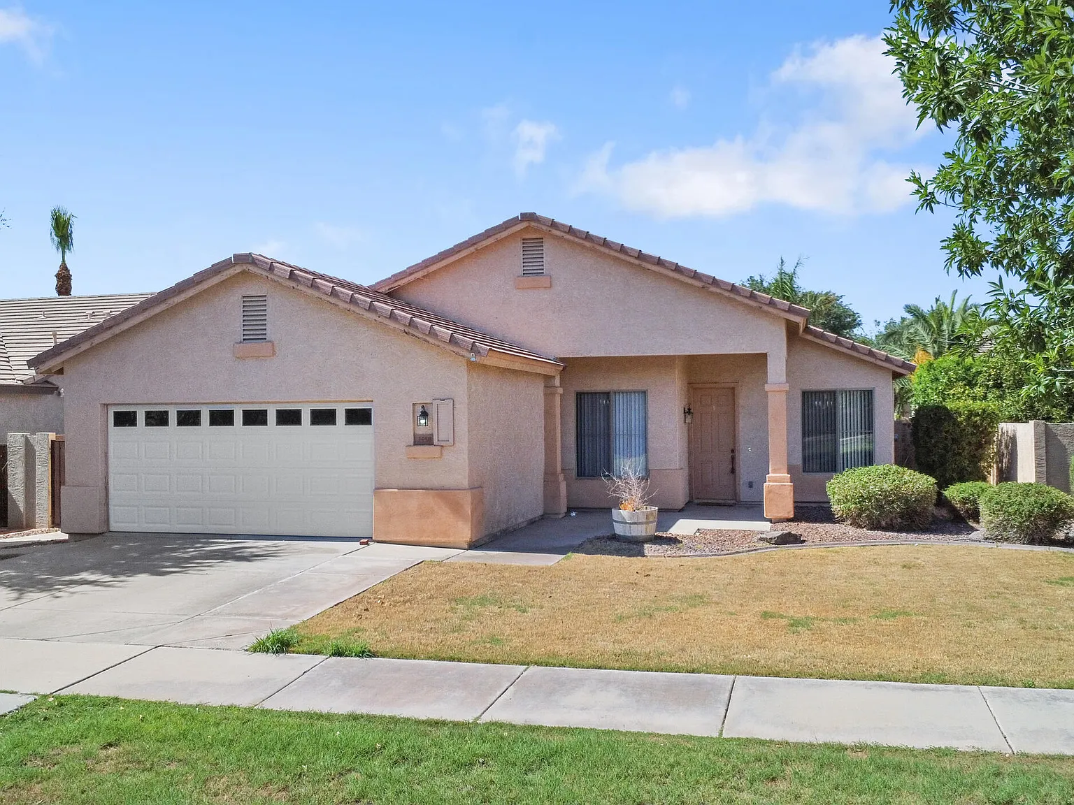4 bed, 2.0 bath, 1781 sqft, $2,495 — Photo 2
