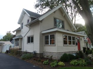 621 W Wisconsin Ave, Oconomowoc, WI 53066