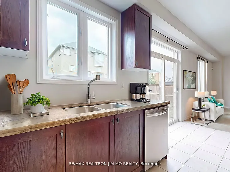 766 Grand Ridge Ave — Photo 6