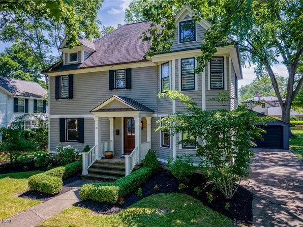 49 Church St, Chagrin Falls, OH 44022