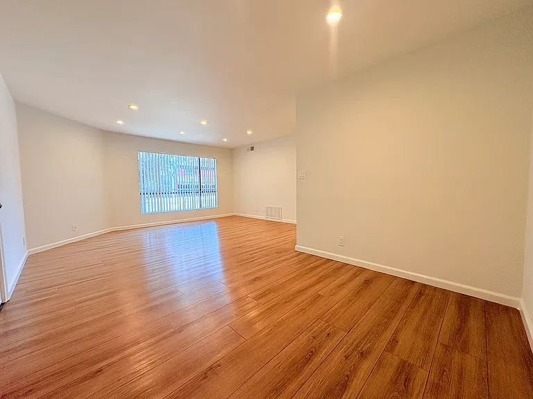 405 Ivy St — Photo 10