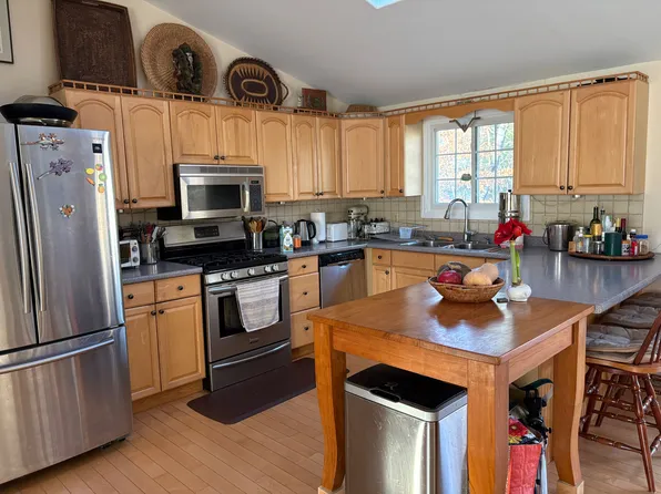 200 Obrien Ct, Williston, VT 05495