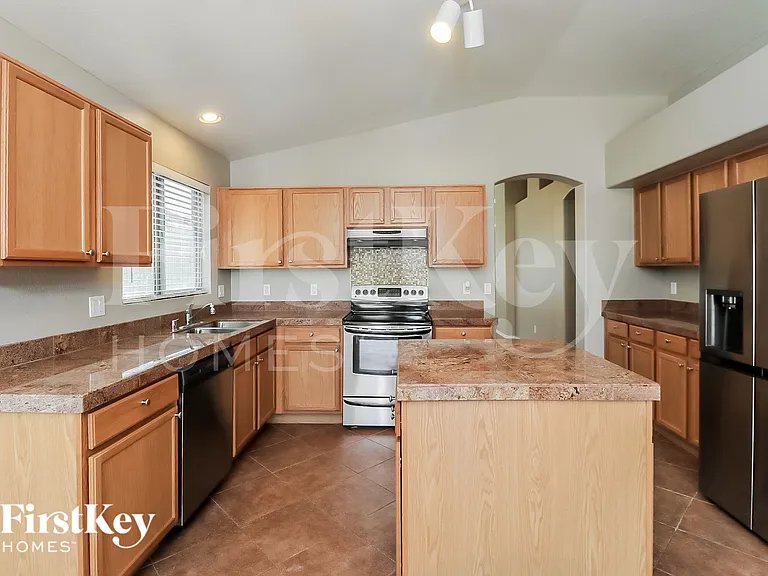 4936 W Glass Ln — Photo 9
