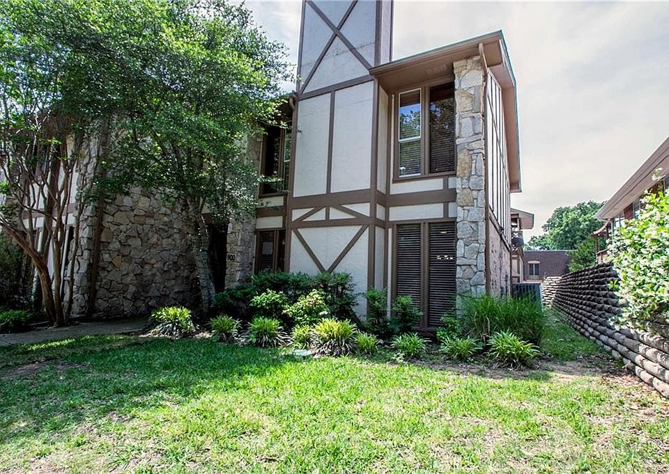 1st image of 900 Chateau Valee Cir