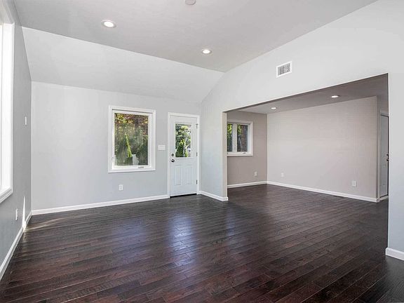 5th image of 3 E Willow St