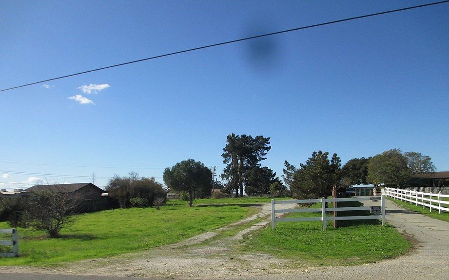 2nd image of 800 Old Stage Rd