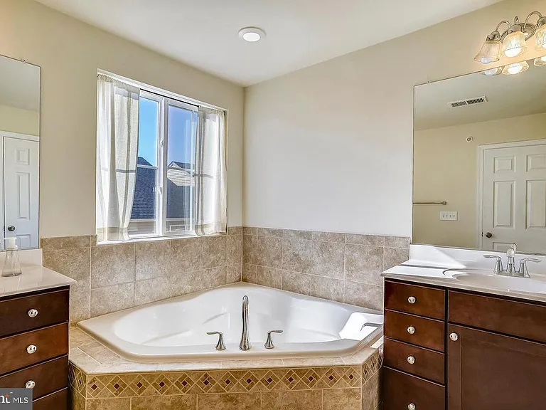 6163 Margarita Way — Photo 10