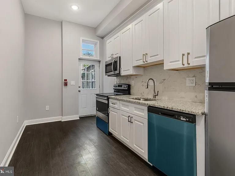 624 N 35th St #1 — Photo 3