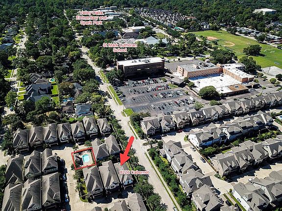 This lovely community is surrounded by stately homes with sidewalks to the 3 area parks; plus walking distance to Valley Oaks Elementary and St Mark Lutheran School. Stroll over to the restaurants and shops at Braun Spring Branch Village which is cur