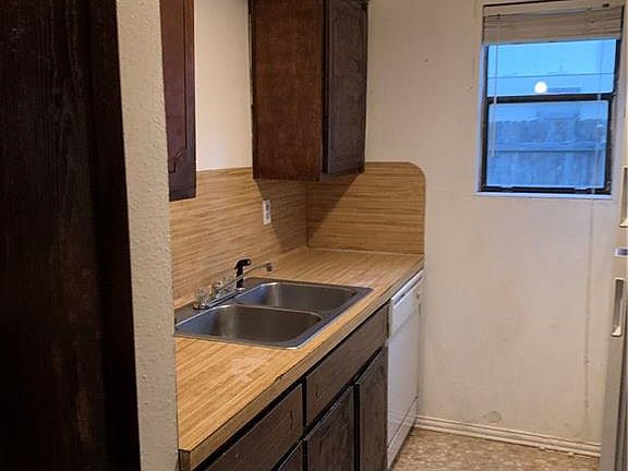5th image of 16008 Parkway Dr