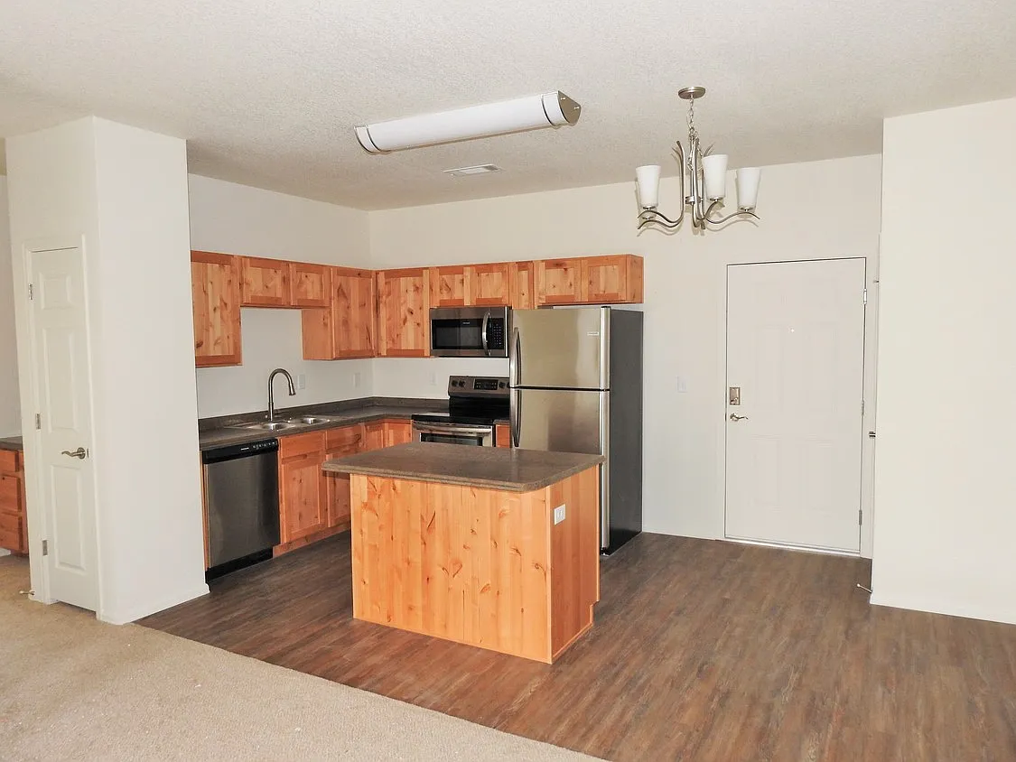 2 bed, 985 sqft, $1,775 — Photo 4