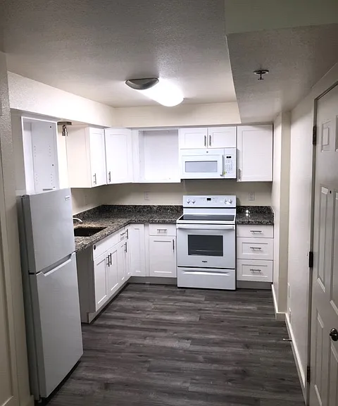 7432 4th Ave NE — Photo 3