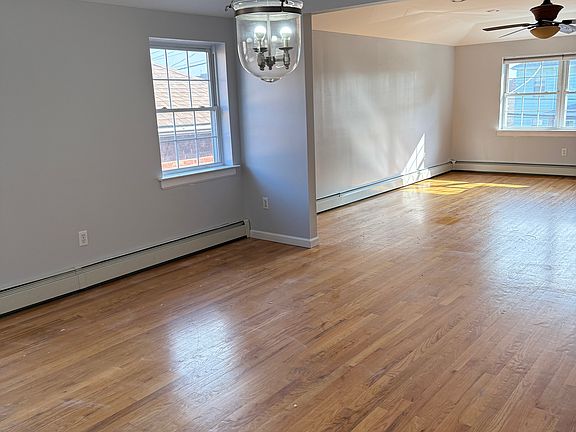 3rd image of 824 Wilcox Ave Floor 2