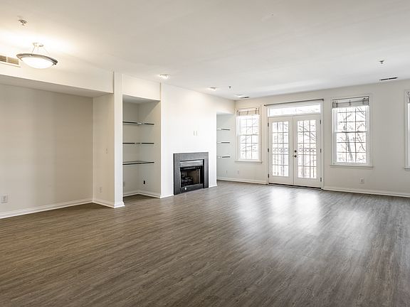 3rd image of 223 N New Jersey St #223E