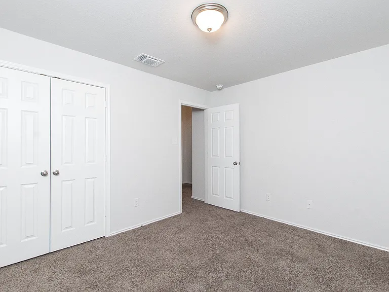 2033 Mallard Ct — Photo 8