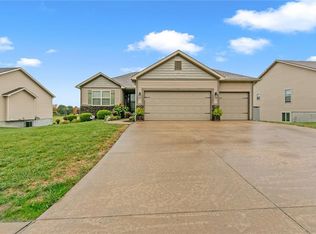 12890 NW Oakside Ct, Platte City, MO 64079