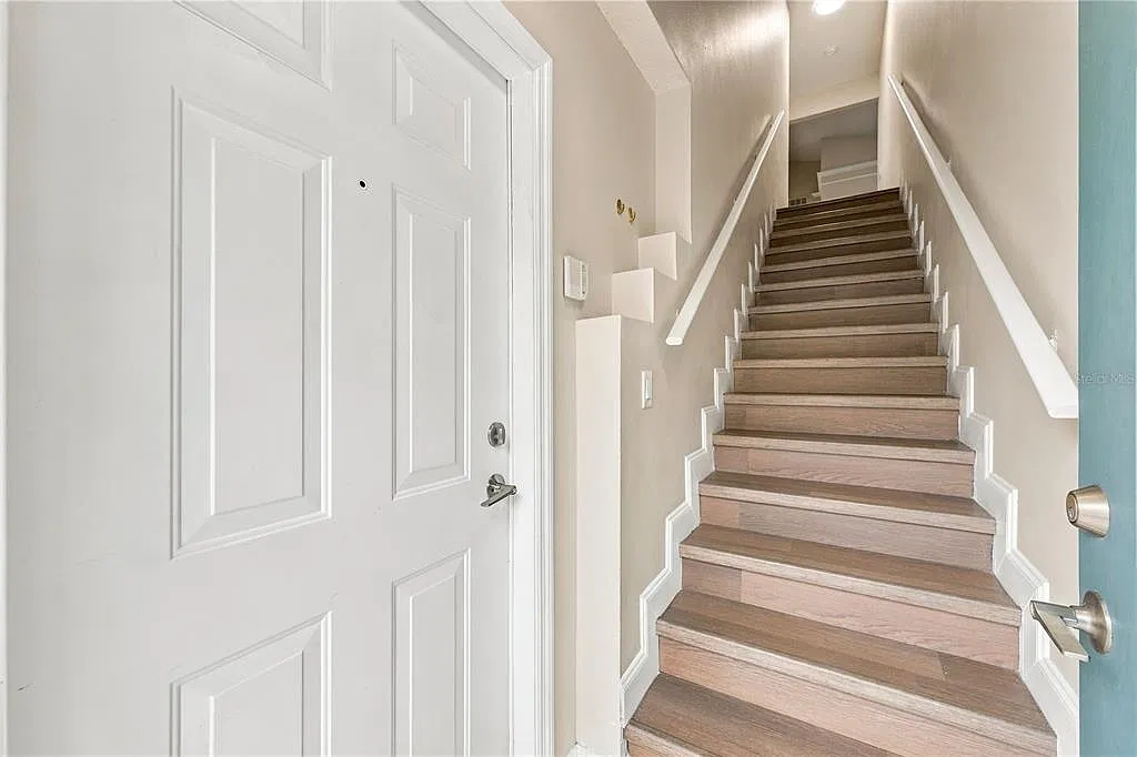 1 bed, 1.0 bath, 895 sqft, $1,490 — Photo 2