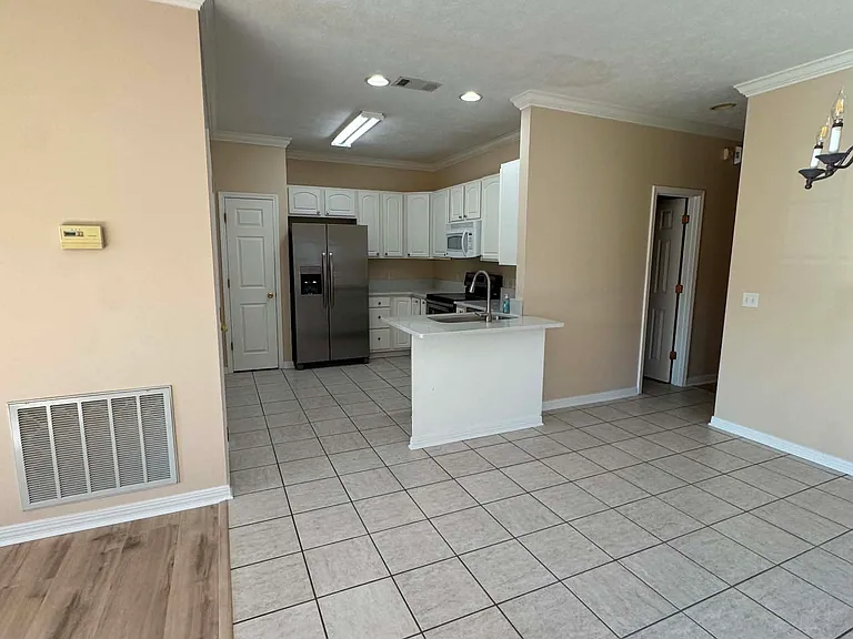 395 Makenzie Ln #395 — Photo 3