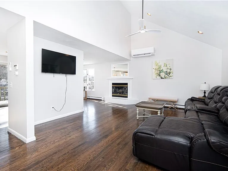 262 Wood Hill Rd — Photo 5