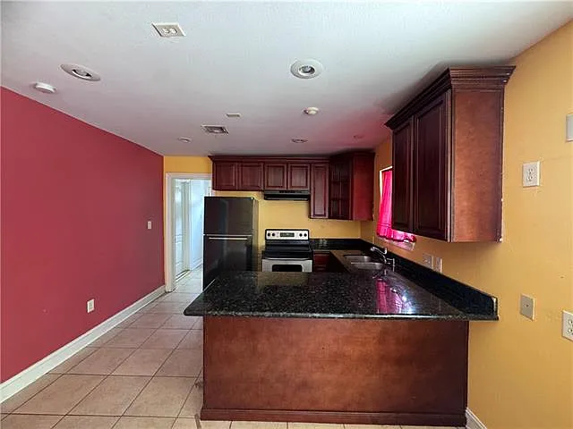 2700 Clover St — Photo 9