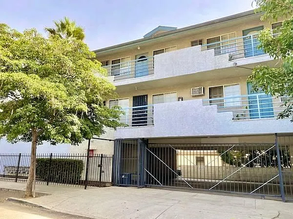 382 N Avenue 52 #202