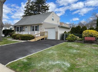 1825 Dover Rd, Wantagh, NY 11793