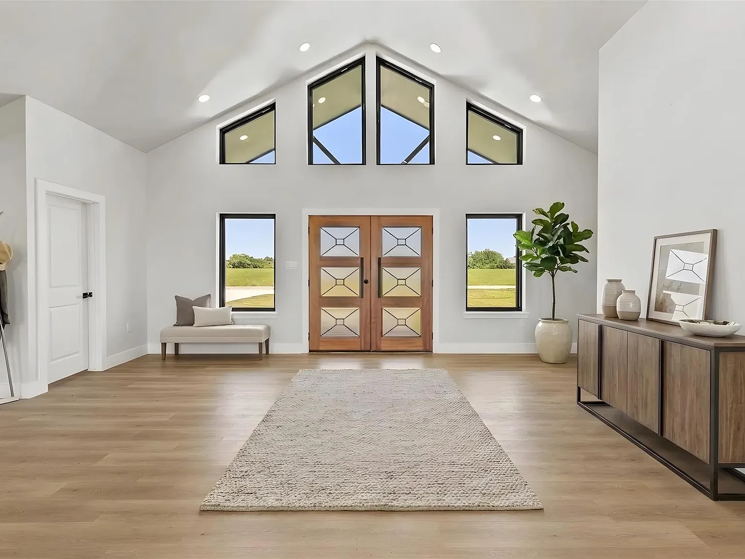 3 bed, 2.5 bath, 2625 sqft, $3,500 — Photo 3