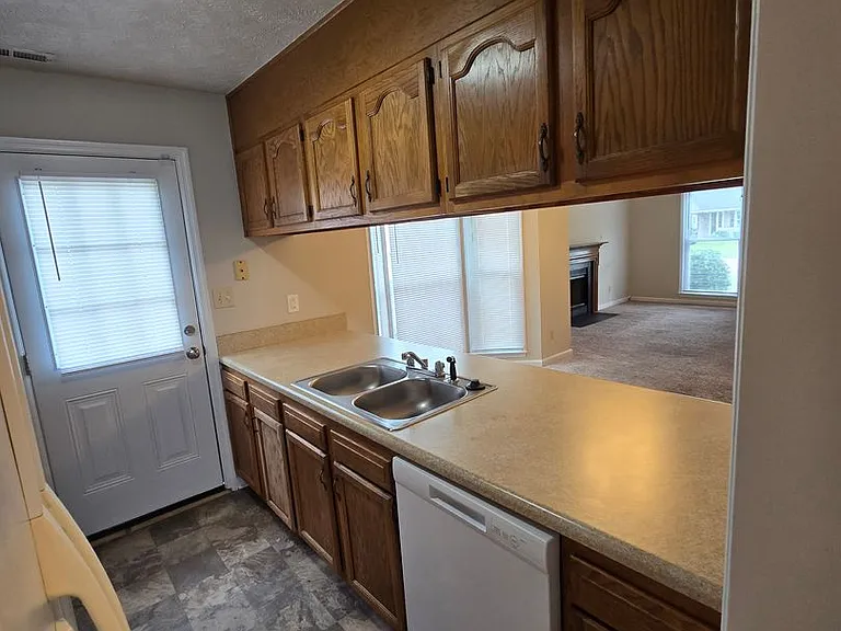 6850 Shawcross Ln — Photo 5