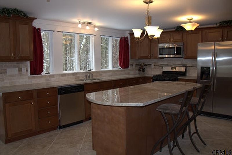 5th image of 145 SPRING Road