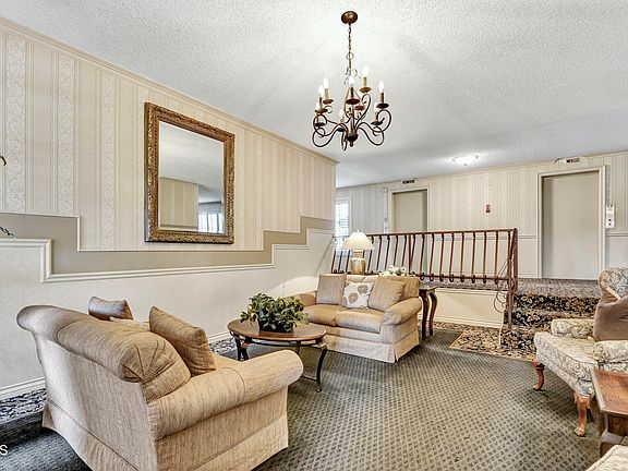 3rd image of 420 S Madison Ave APT 202