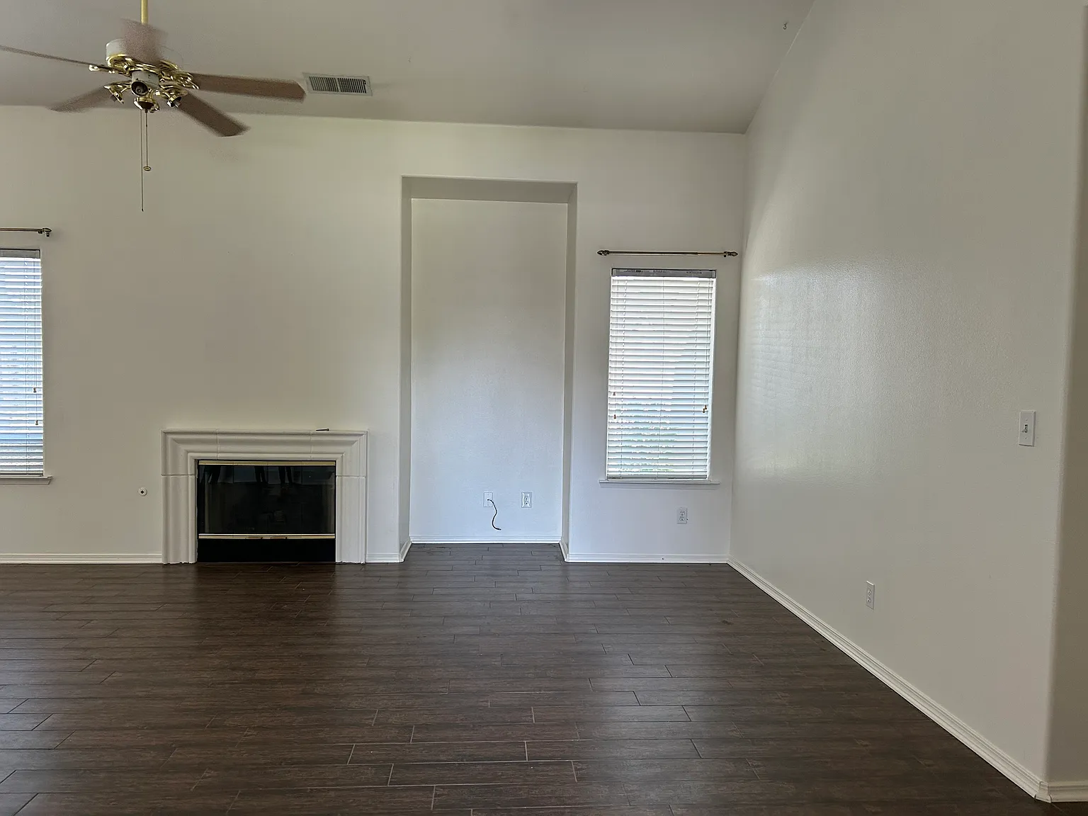 3 bed, 1300 sqft, $2,275 — Photo 2