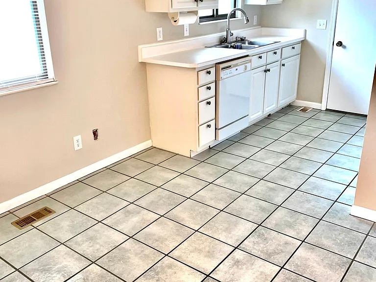 1891 Fernwood Pl — Photo 18
