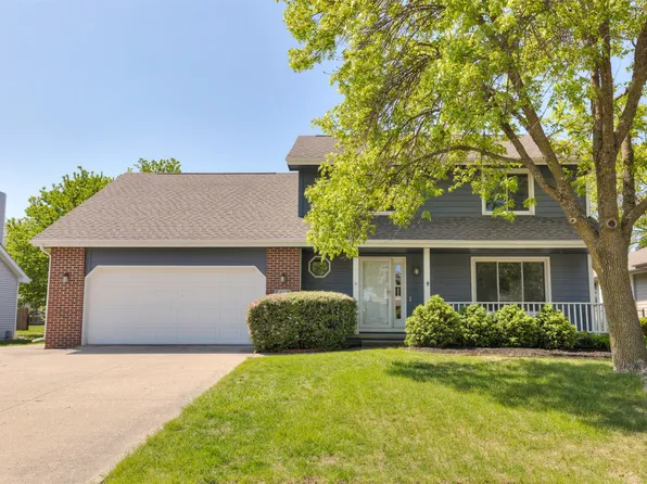 8210 Plum Dr, Urbandale, IA 50322