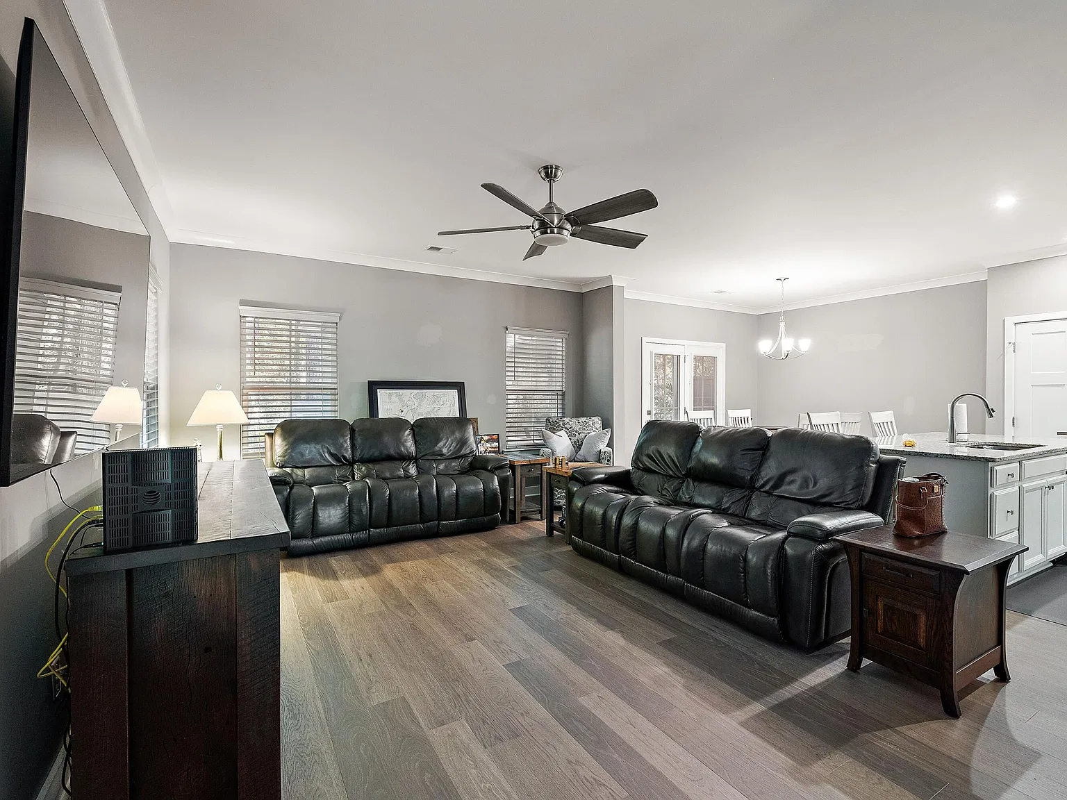 3 bed, 2.5 bath, 1888 sqft, $2,295 — Photo 2
