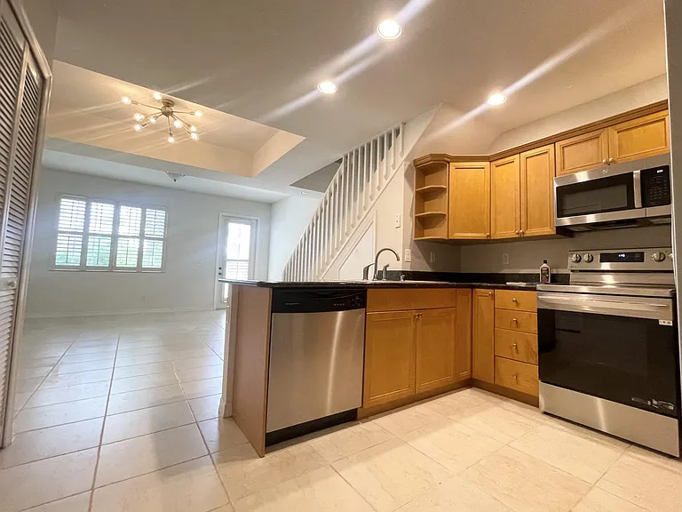 902 S Federal Hwy #6 — Photo 2