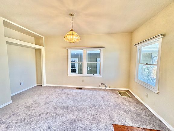 5th image of 821 Virginia St