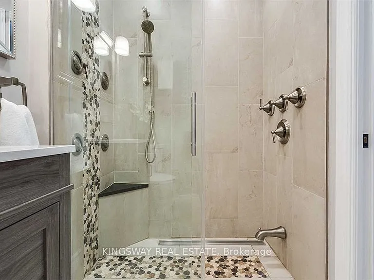 13169 Guelph Line — Photo 17