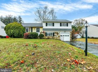 995 Howard Rd, Warminster, PA 18974