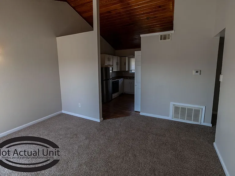 700 W Cunningham Dr #C — Photo 4