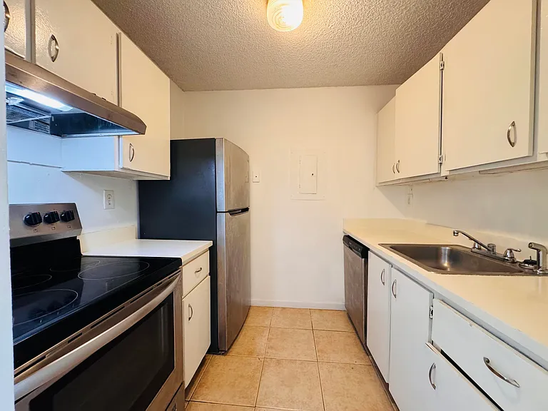 1068 N Benoist Farms Rd #302 — Photo 45