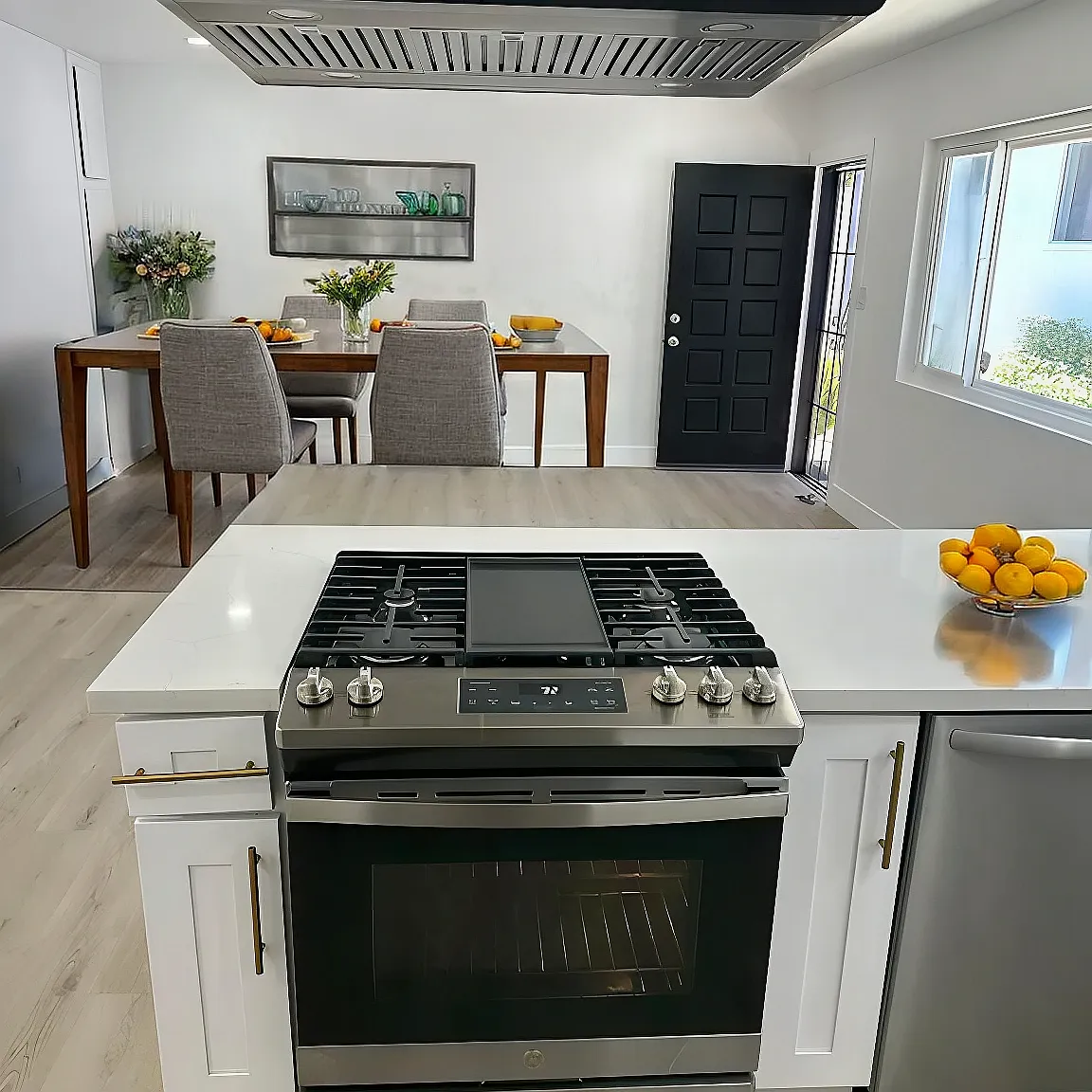 2 bed, 900 sqft, $2,695 — Photo 4