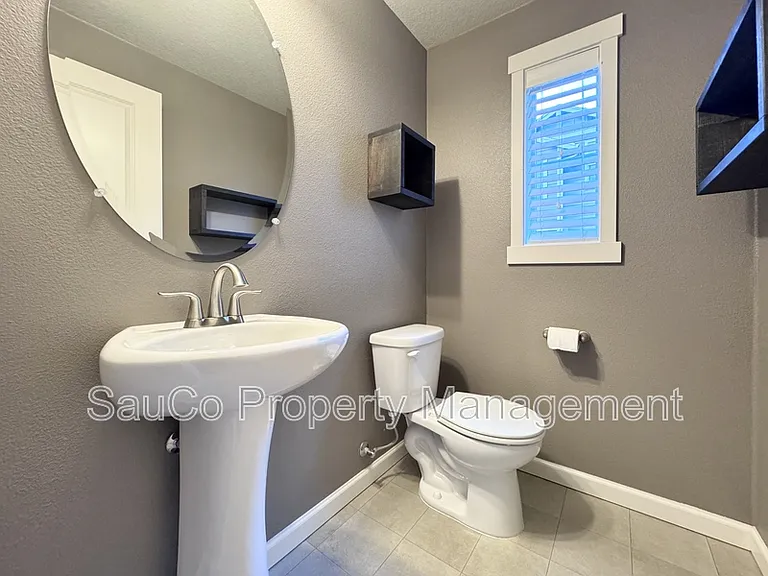 175 NE 80th Ave — Photo 11