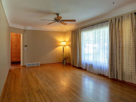 2nd image of 1817 Park Dr