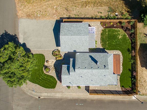 5th image of 9310 SE 55th Ave