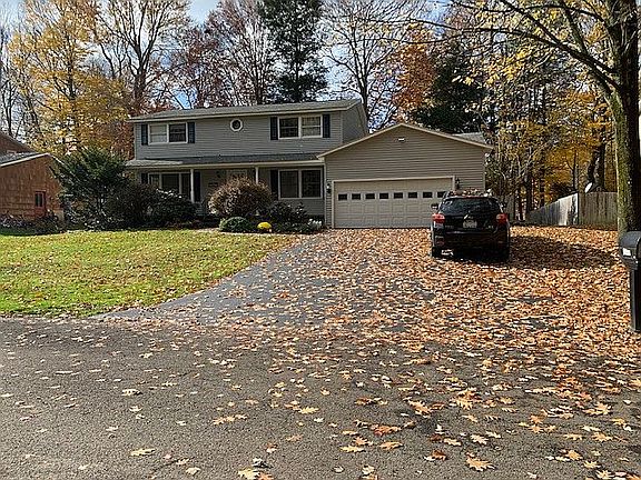 2nd image of 600 Ferndale Ln
