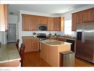 3rd image of 826 Jarman Dr