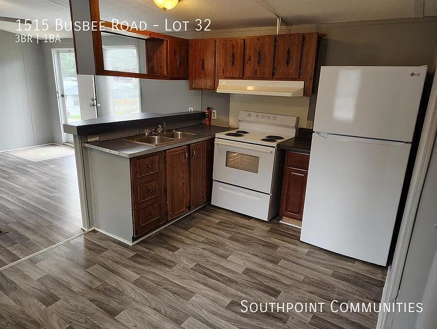 3 bed, 840 sqft, $900 — Photo 2