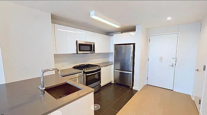 45 Hoyt St #14R — Photo 1