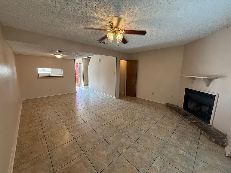 8911-8911 Gsri Ave — Photo 9