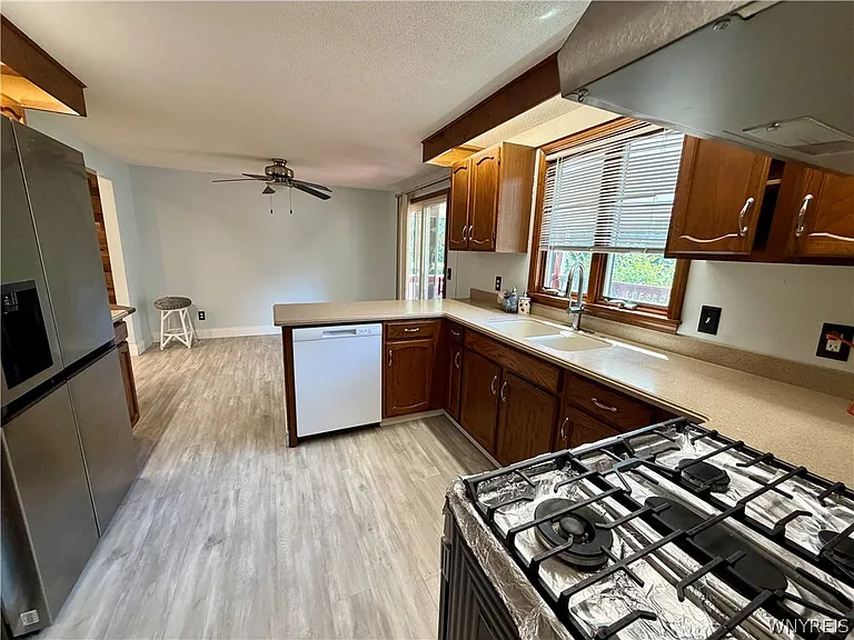 783 N French Rd — Photo 2